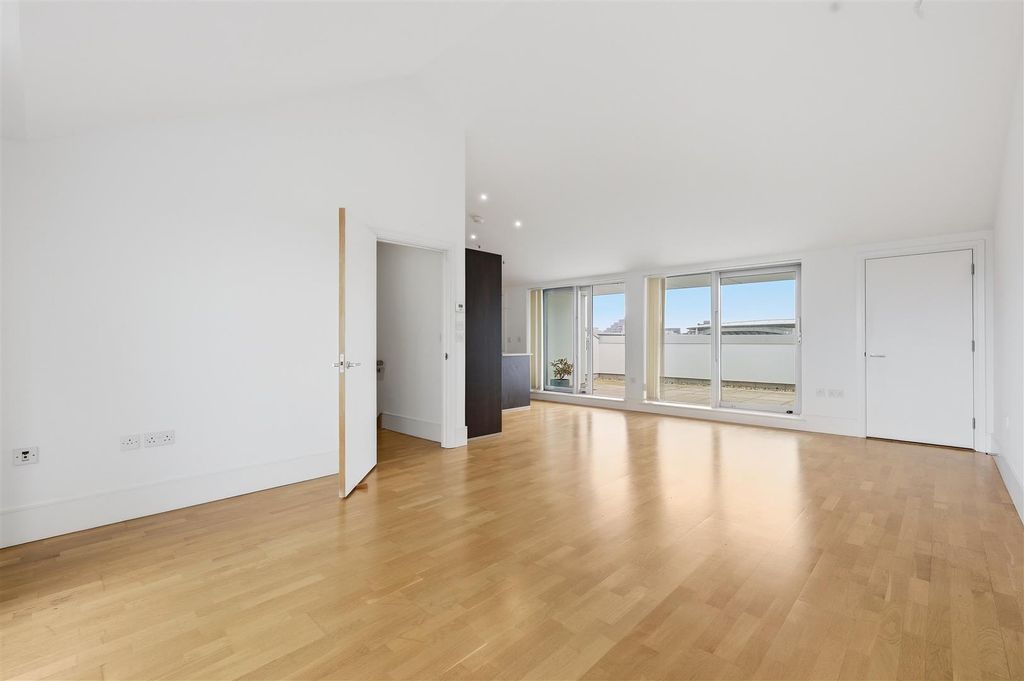 Property photo 2 of 17 2