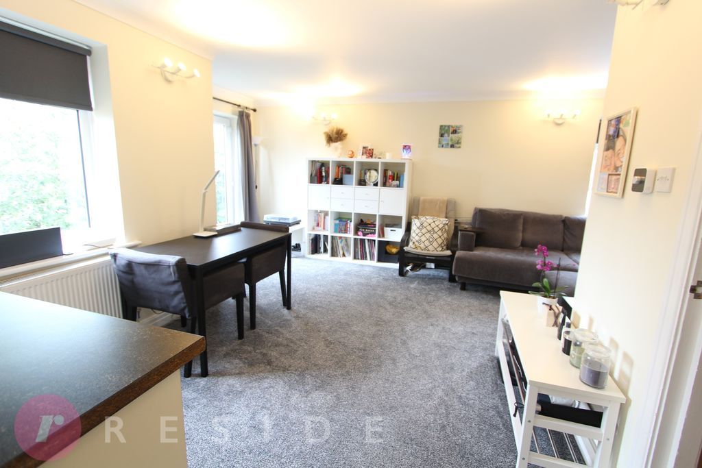 Property photo 3 of 11 Dining Area