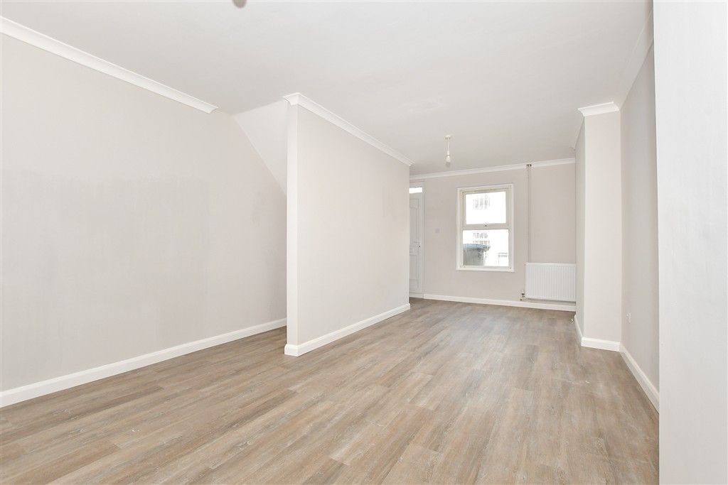 Property photo 1 of 10 Lounge/Diner