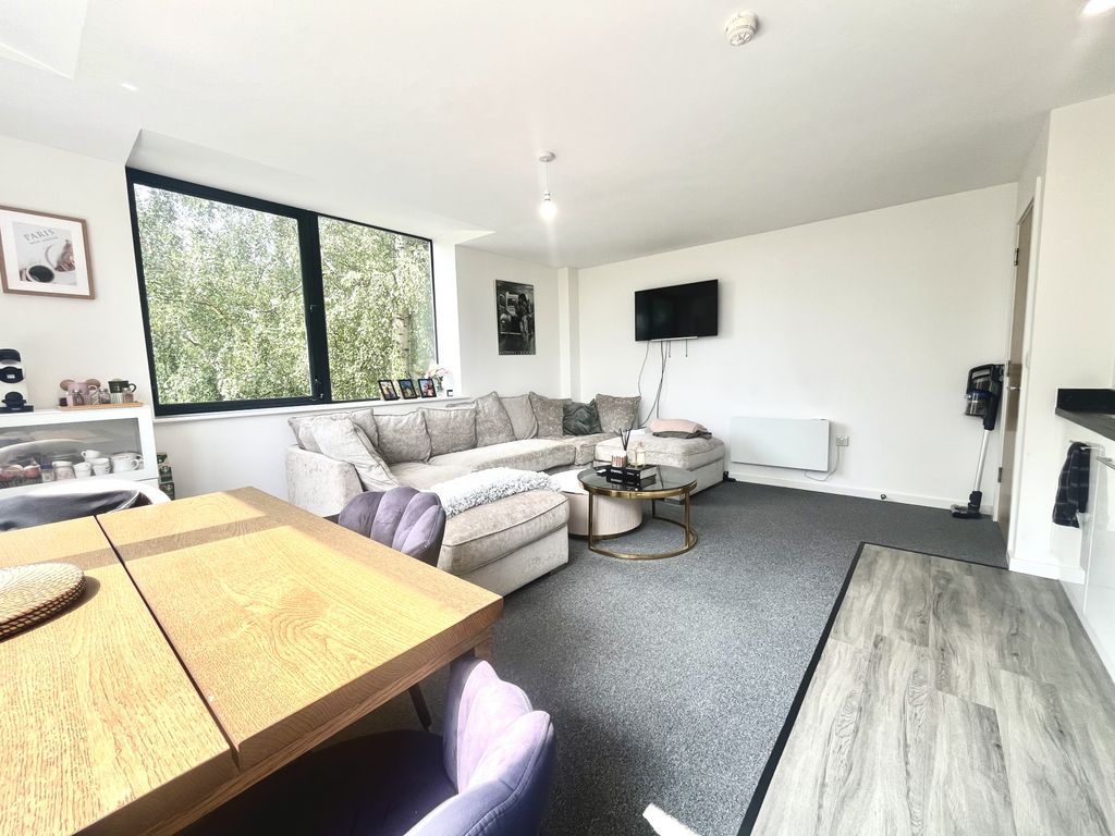 Property photo 3 of 12 Lounge