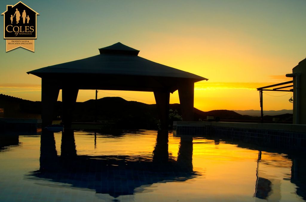 Property photo 2 of 41