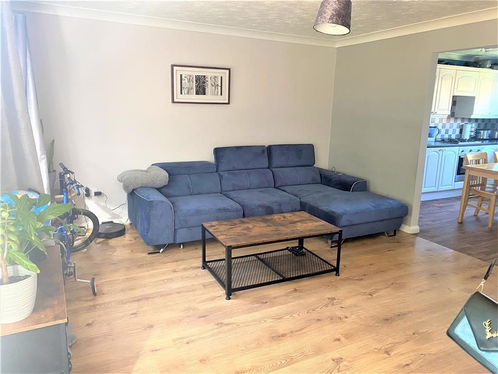 Property photo 2 of 4 Living Room