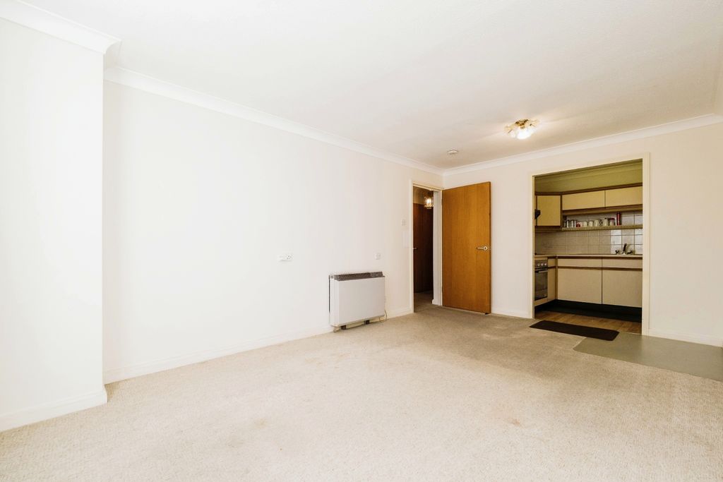 Property photo 2 of 13 Lounge