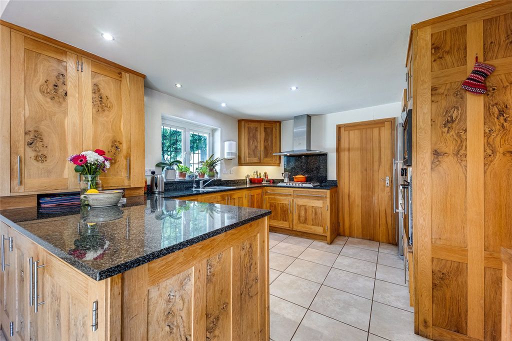 Property photo 3 of 31 Kitchen