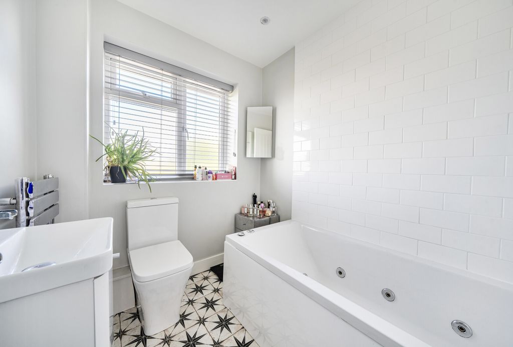 Property photo 3 of 17 1470533-17-6A1Ea3...