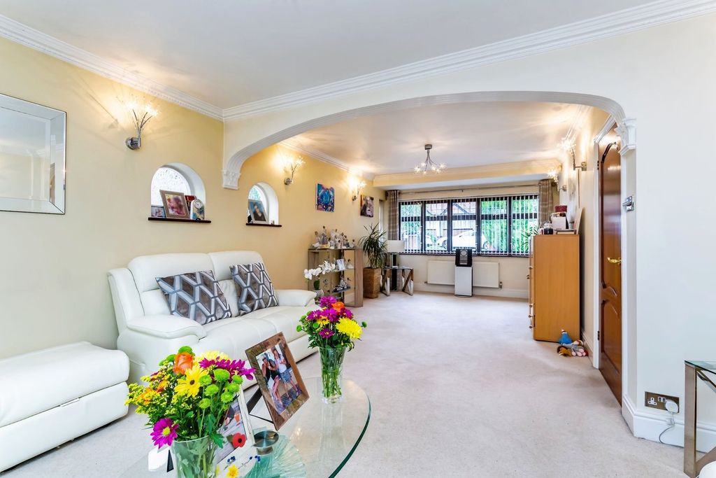 Property photo 2 of 31