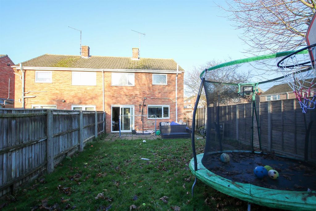 Property photo 3 of 15 Garden 2.Jpg