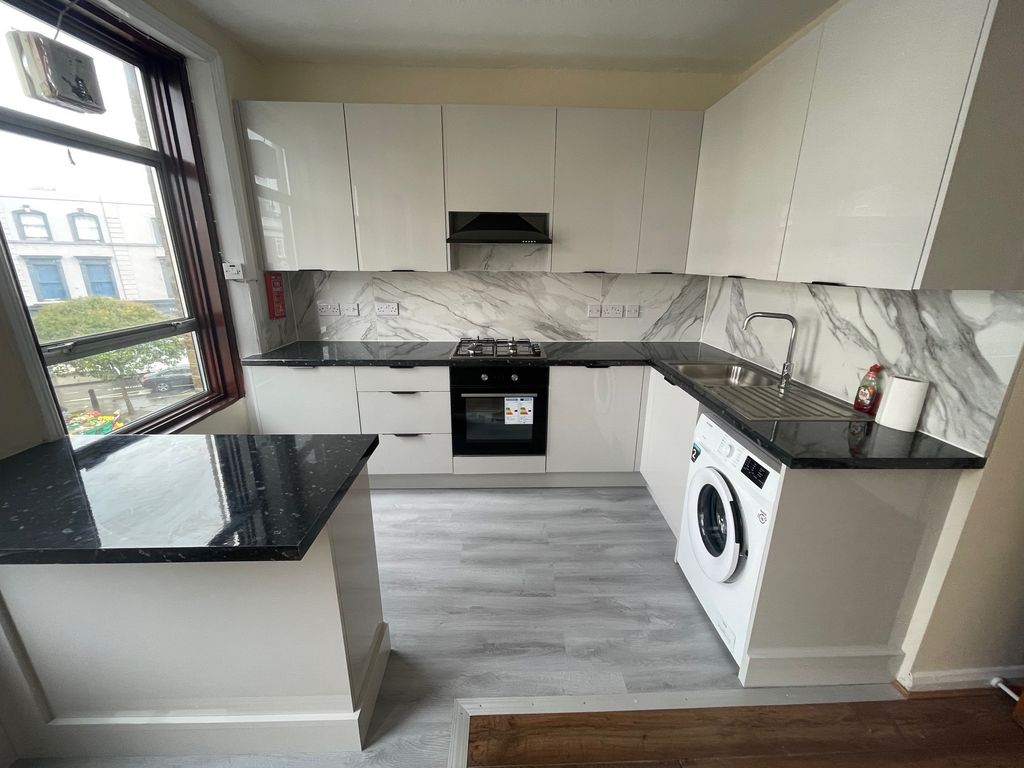 Property photo 1 of 4 Kitchen