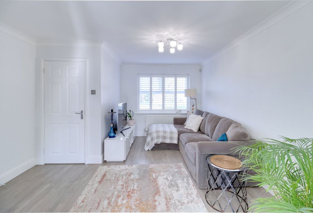 Property photo 3 of 31