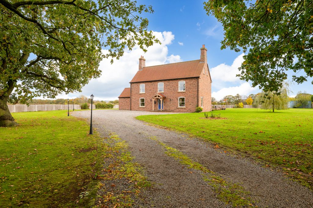 Property photo 1 of 43