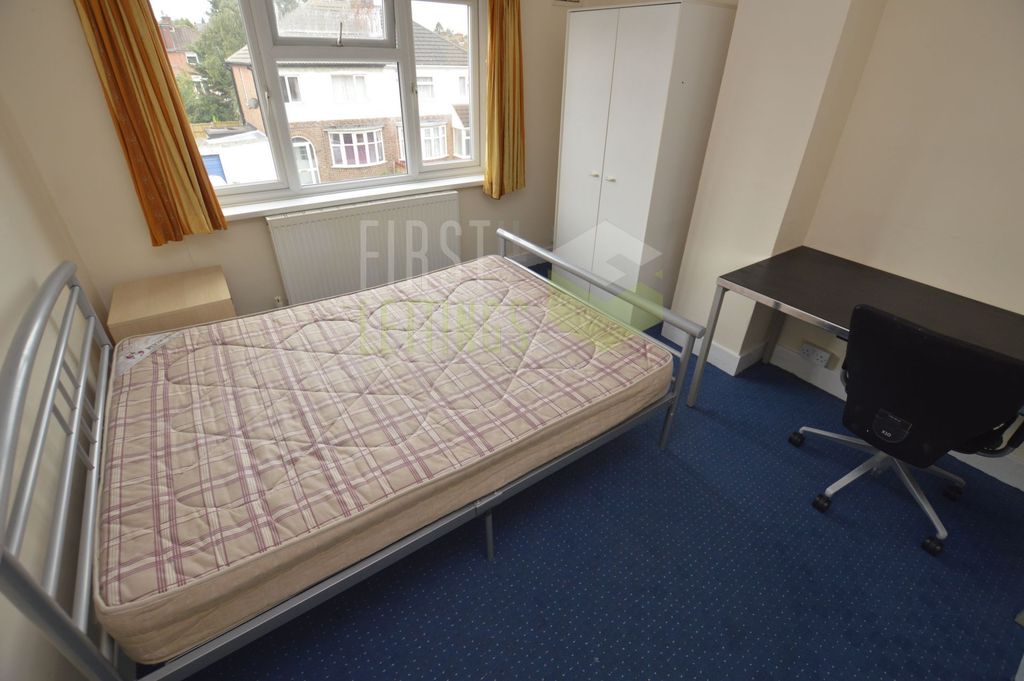 Property photo 3 of 9 Bedroom