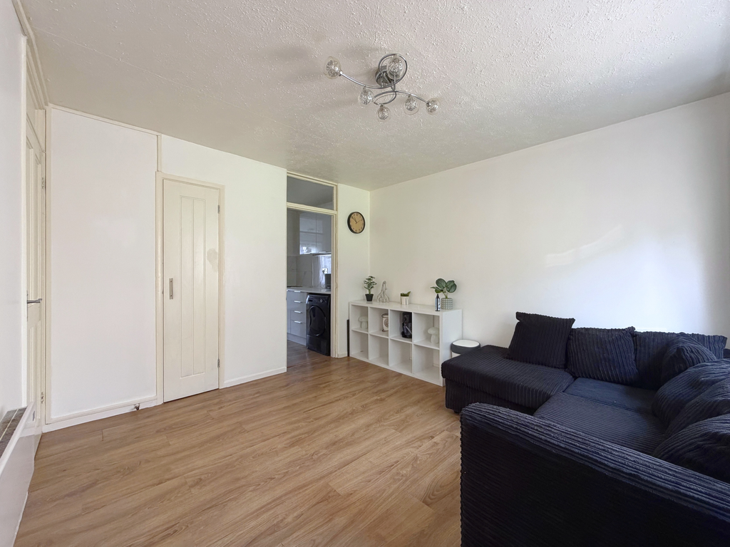 Property photo 2 of 14 Lounge