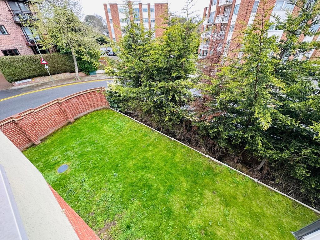 Property photo 3 of 27