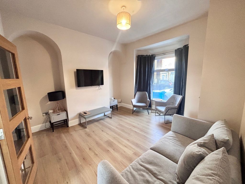 Property photo 2 of 10 Bedroom 1