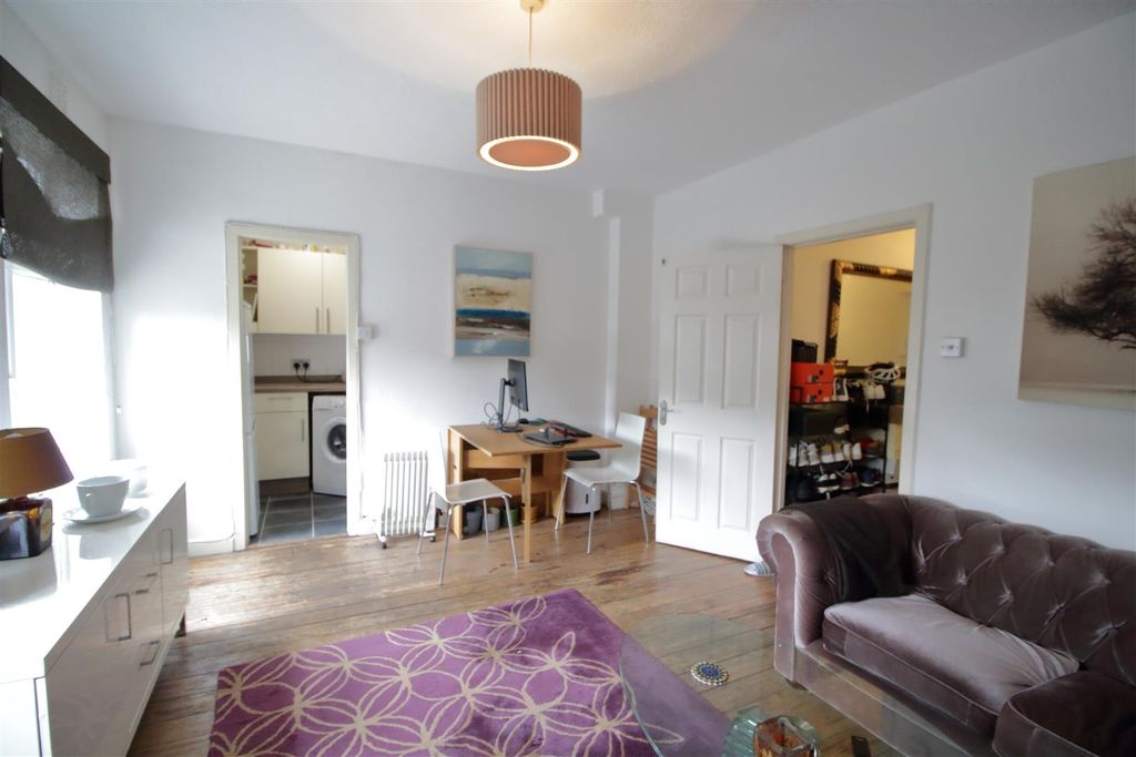 Property photo 2 of 11 Eden Harper Brixton Hill Court