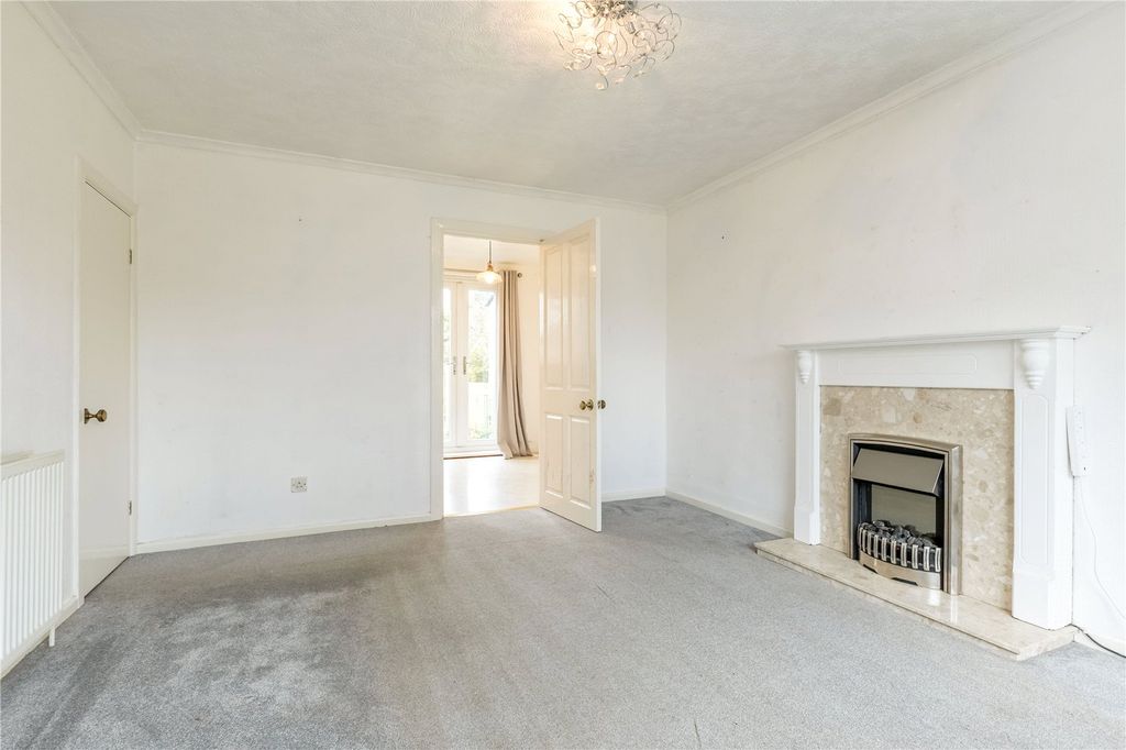 Property photo 2 of 15 Lounge