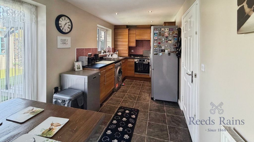 Property photo 3 of 15 Kitchen