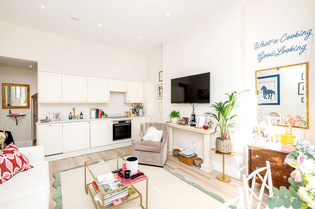 Property photo 2 of 10 Picture No. 18