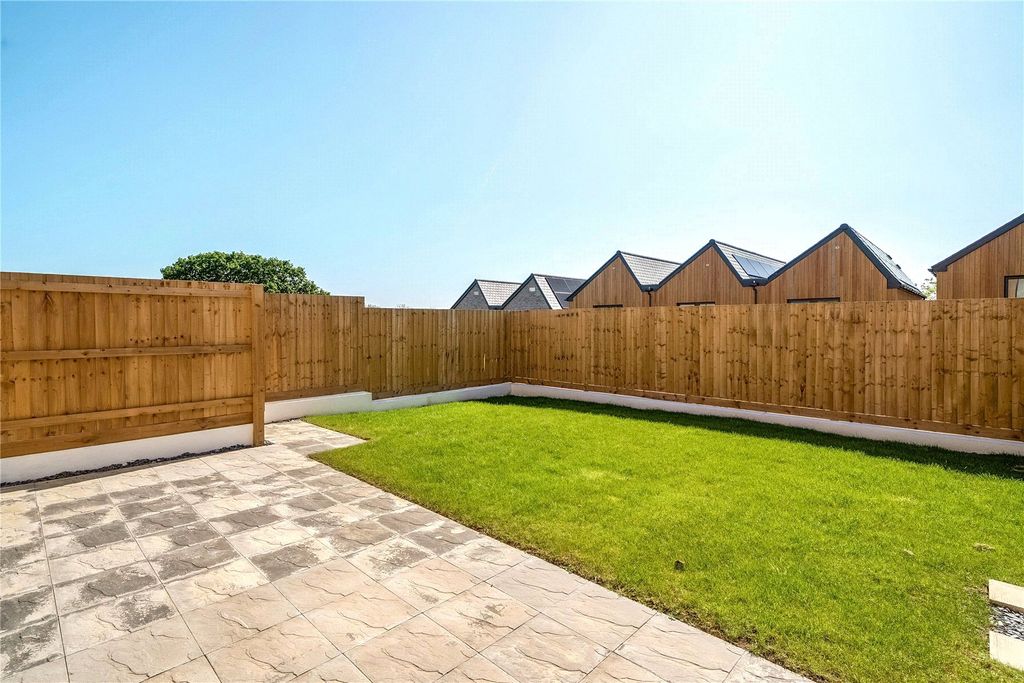 Property photo 2 of 14 Garden