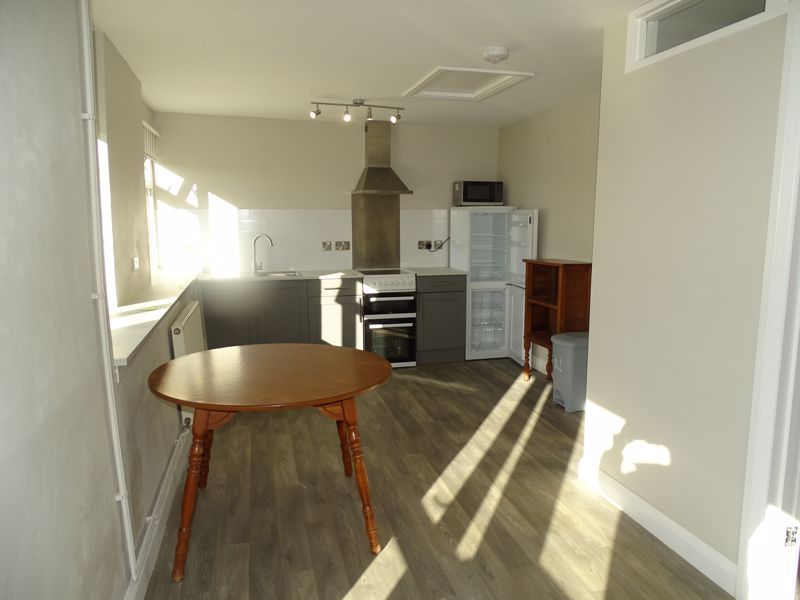 Property photo 3 of 9 Photo 4