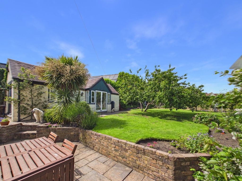Property photo 3 of 32