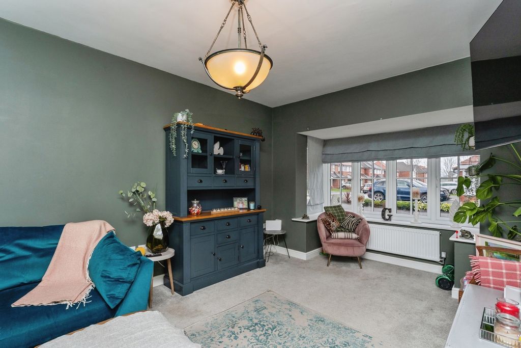 Property photo 2 of 24 Lounge