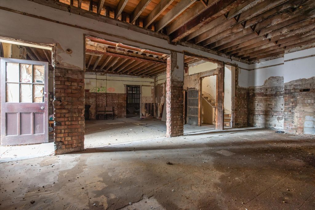 Property photo 2 of 16 Image