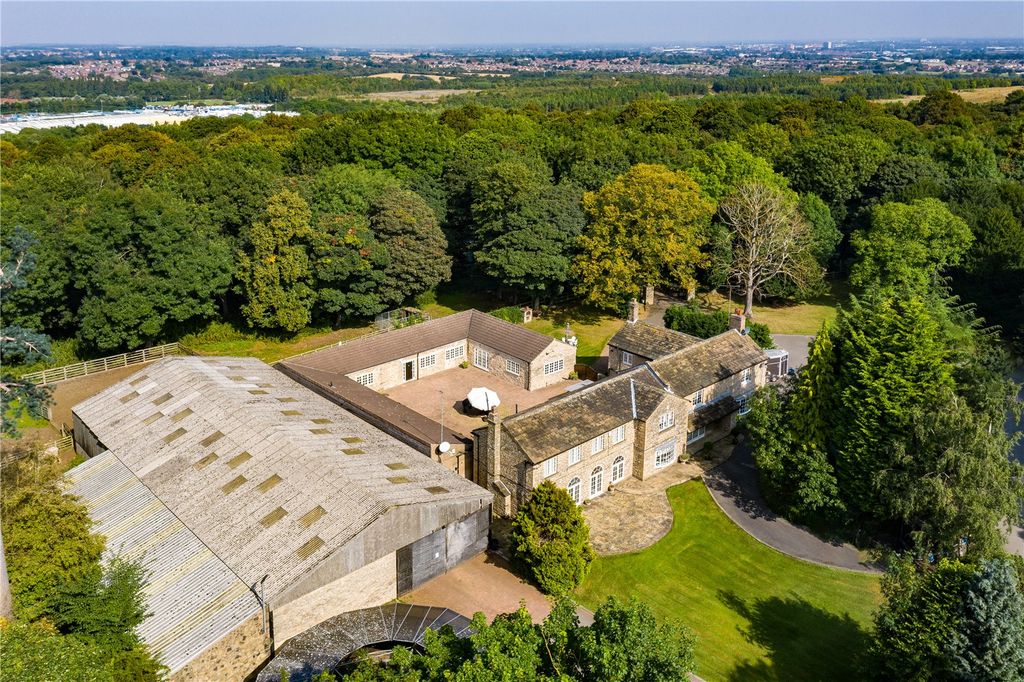 Property photo 1 of 33 Edlington Wood House