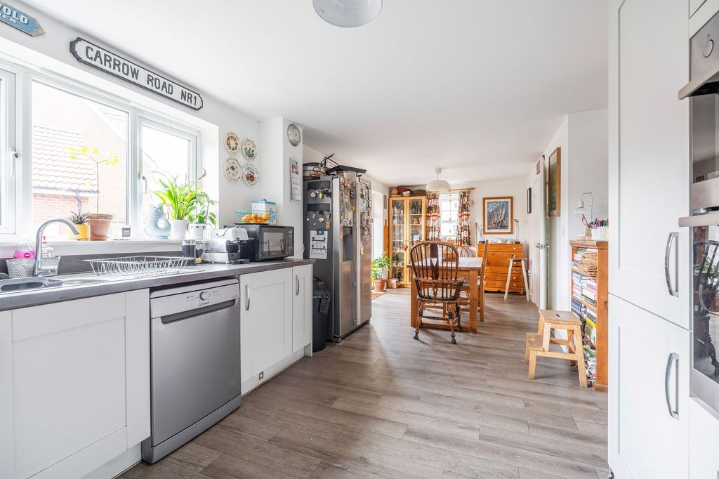 Property photo 3 of 24