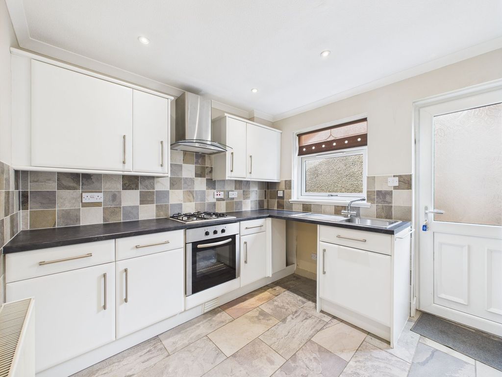 Property photo 3 of 10 Kitchen