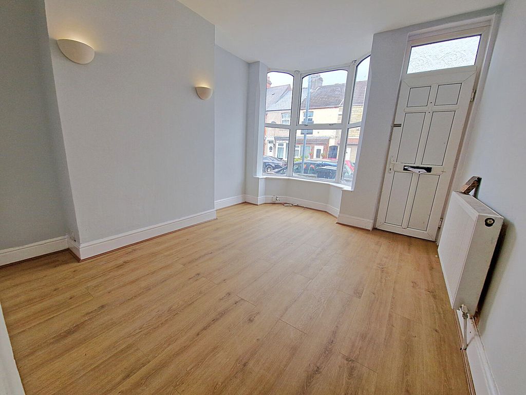 Property photo 2 of 7 Living Room