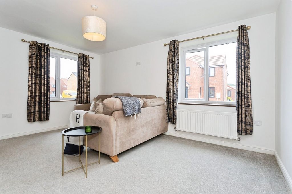 Property photo 3 of 18