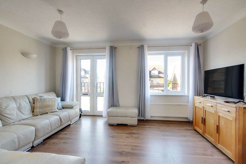 Property photo 2 of 17 Living Room