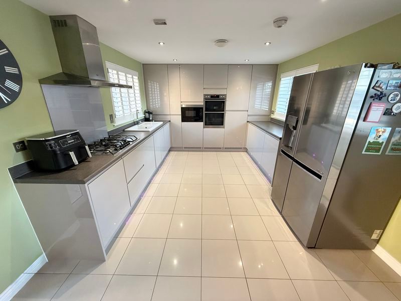 Property photo 3 of 18 Kitchen