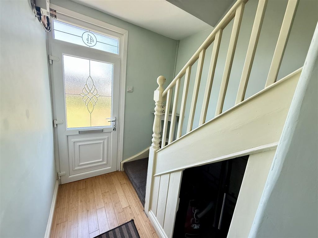 Property photo 2 of 21 Hallway