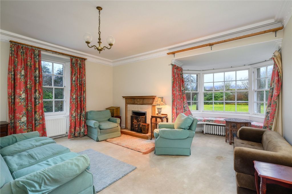 Property photo 3 of 31 Sitting Room
