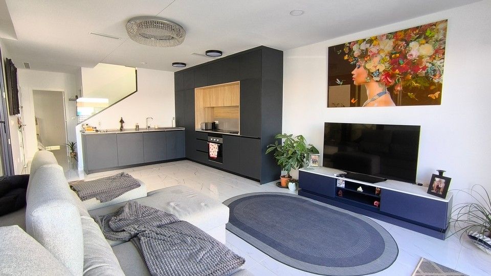 Property photo 2 of 27