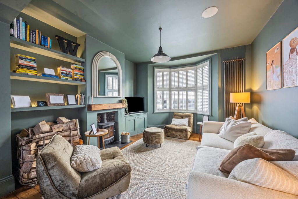 Property photo 2 of 16