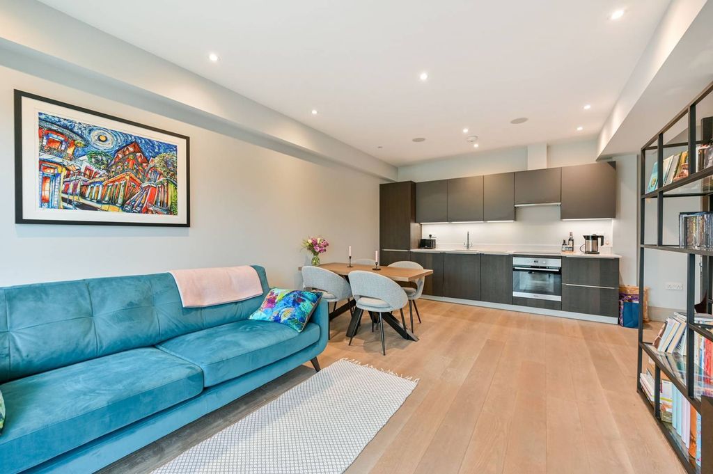 Property photo 2 of 8