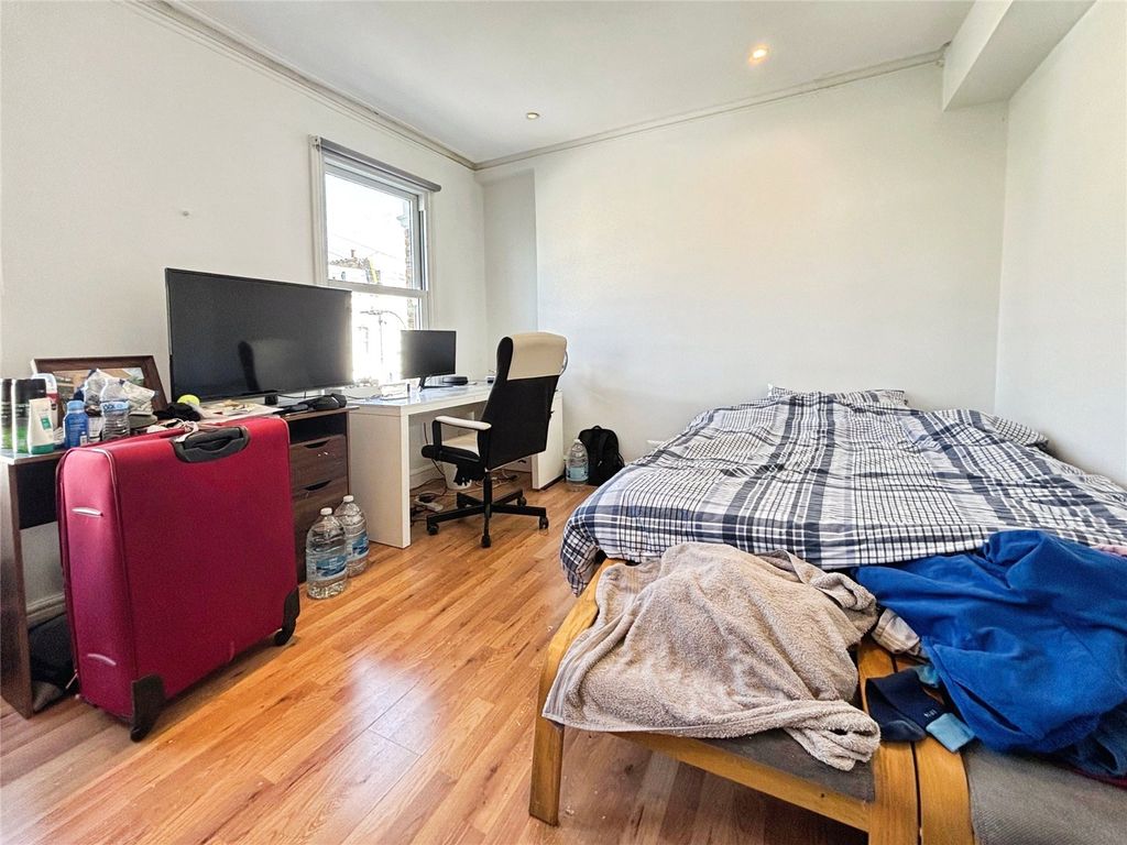 Property photo 3 of 10 Bedroom