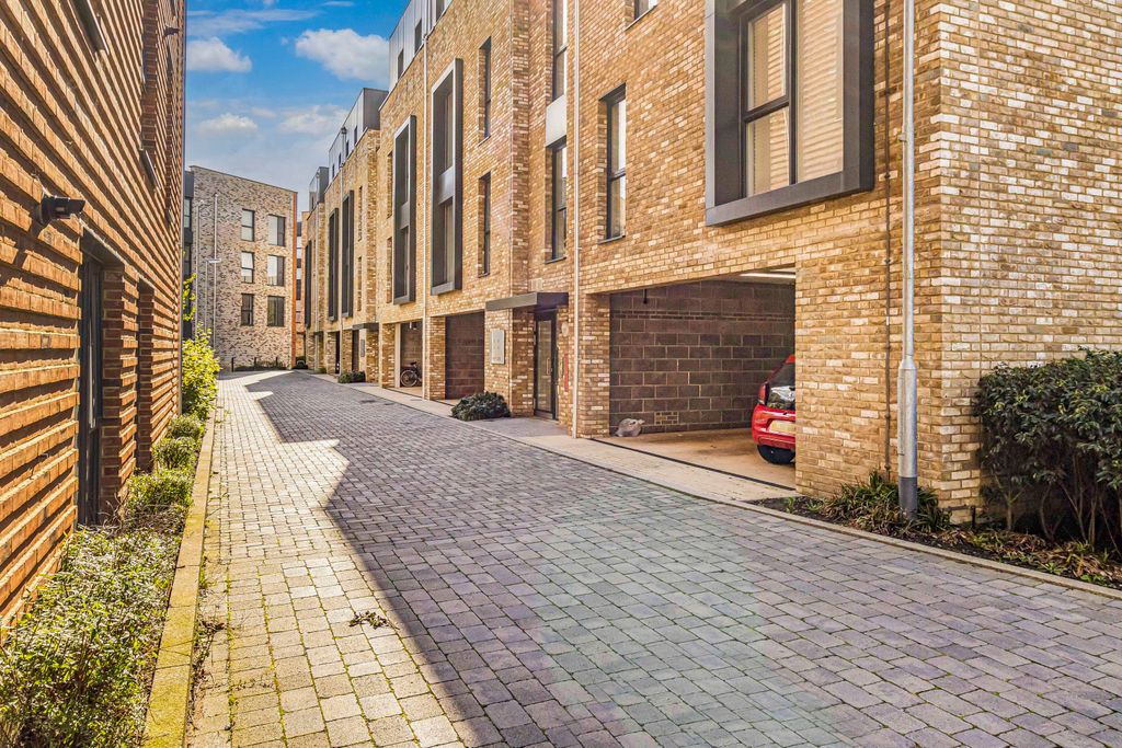 Property photo 1 of 16 840208