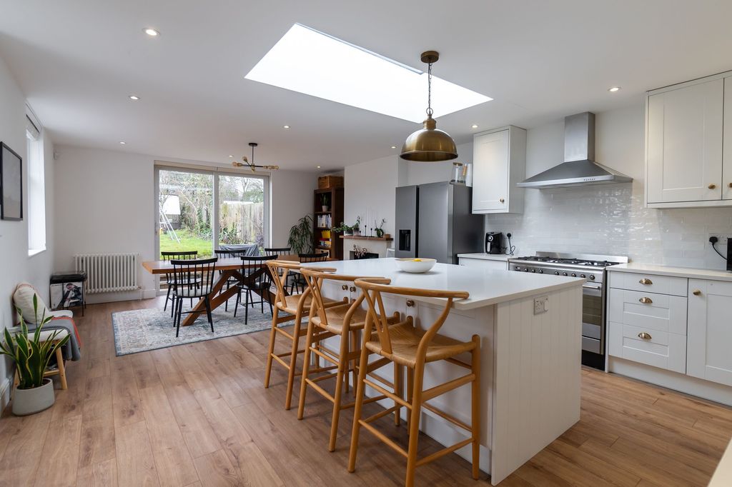 Property photo 2 of 30