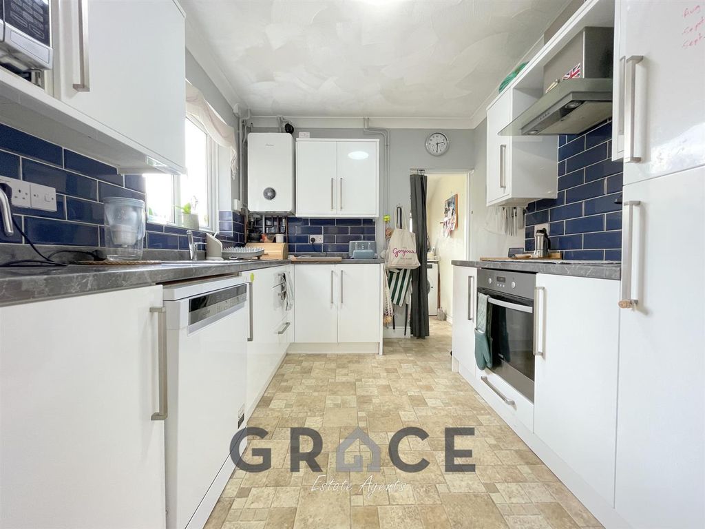 Property photo 3 of 17 Image00014.Jpg