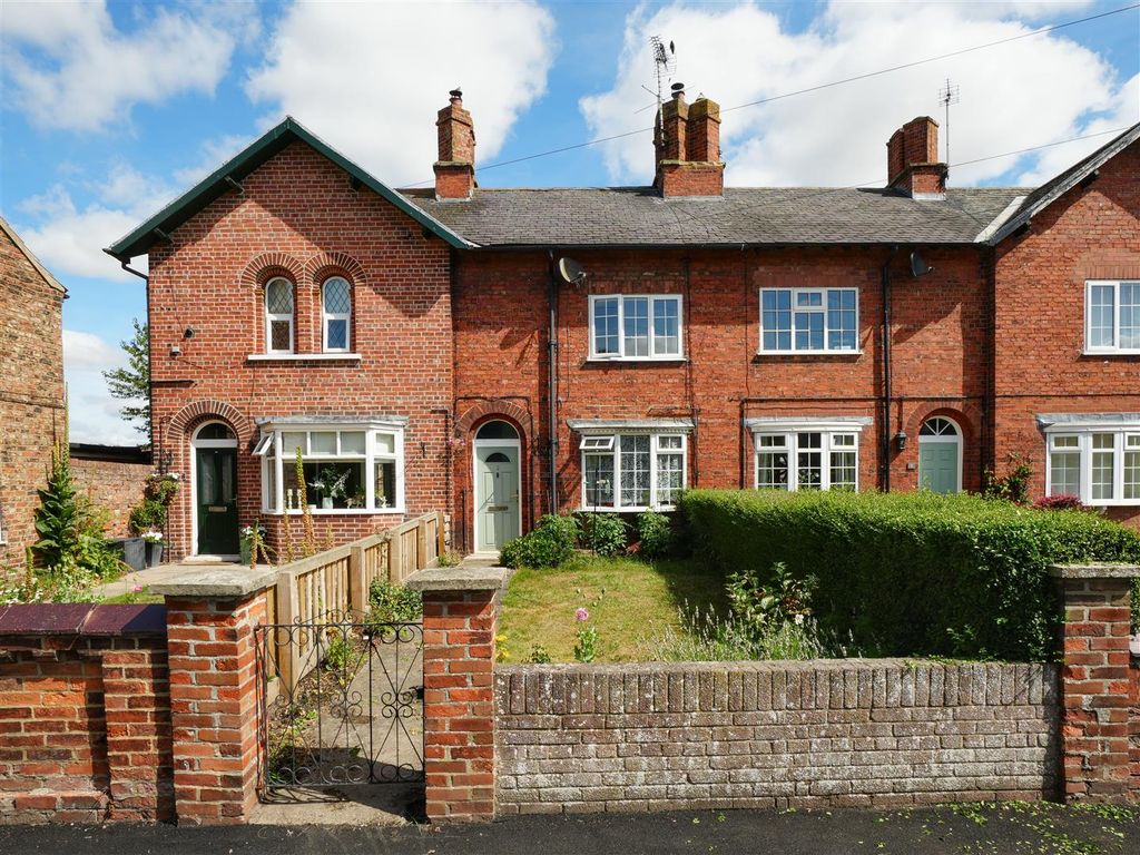 Property photo 1 of 18 External