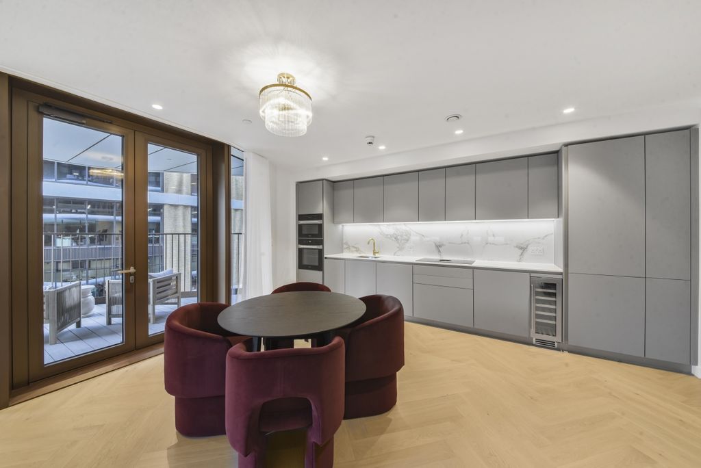 Property photo 3 of 33 Dsc_1683_High