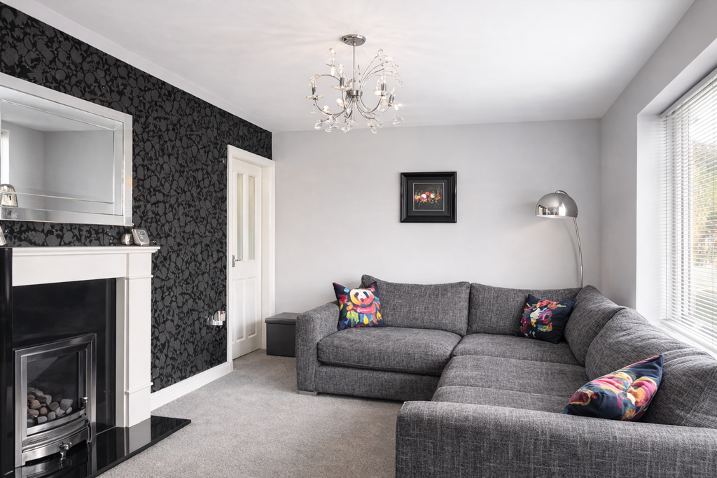 Property photo 2 of 13 Lounge