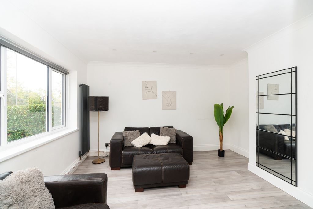 Property photo 3 of 11 Photo 11