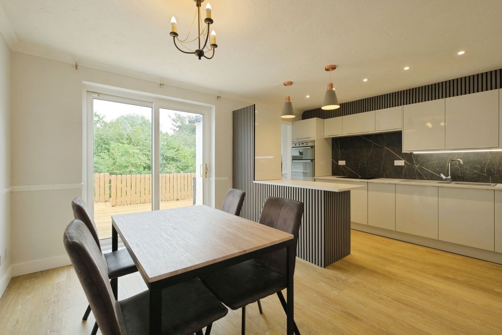 Property photo 3 of 16 Pbox-Img.Jpg