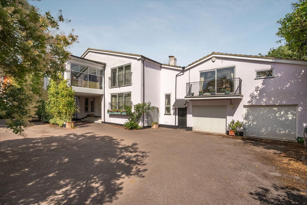 Property photo 1 of 17 Image