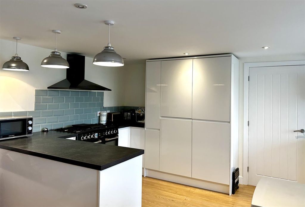 Property photo 3 of 20 Tempimagesyyoh4.Jpg